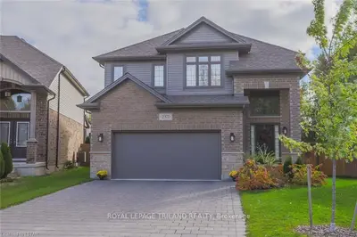 2371 YELLOWBIRCH Court, London North, ON N6G 0L2