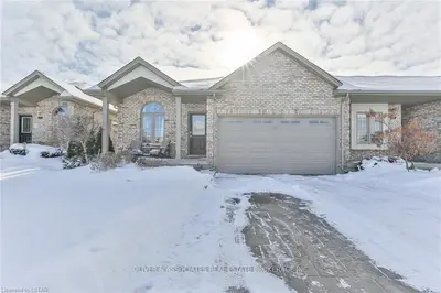 1571 CORONATION Drive 7, London North, ON N6G 5N9