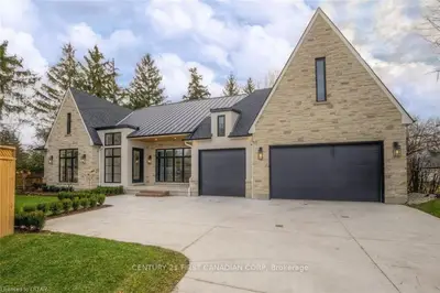 95 ELMWOOD Avenue E, London South, ON N6C 1J4