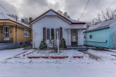 37 WESTON Street, London South, ON N6C 1R2