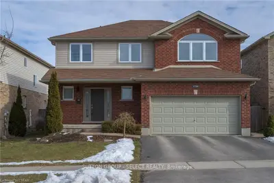 1739 CEDARCREEK Crescent, London North, ON N5X 0C7