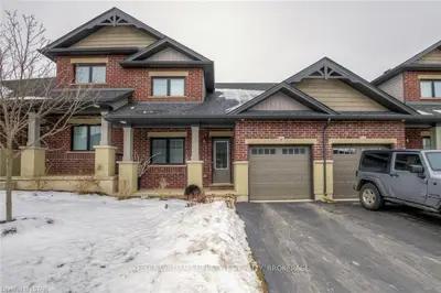 1 Chamberlain Avenue 9, Ingersoll, On N5c 0a3