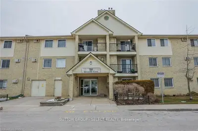 731 DEVERON Crescent 216, London South, ON N5Z 4X6