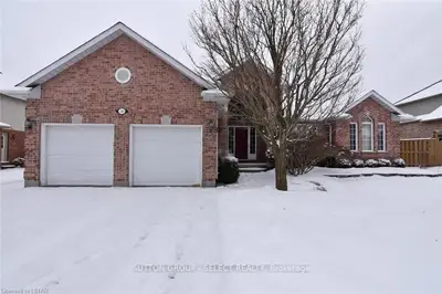 30 COBBLESTONE Road, London East, ON N6Y 5M6
