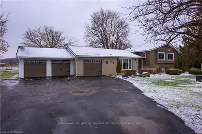 2103 FANSHAWE PARK Road W, London North, ON N6H 0H6