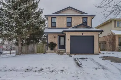 2 BARRYDALE Crescent, London North, ON N6G 2X1