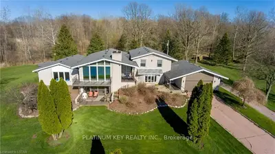 6807 Calvert Drive, Strathroy-caradoc, On N7g 3h5