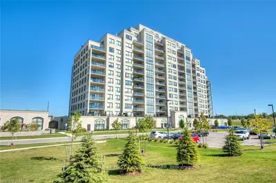 240 VILLAGEWALK Boulevard 513, London North, ON N6G 0P6