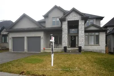 2311 DAUNCEY Crescent S, London North, ON N5X 0M2