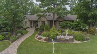 10060 JENNISON Crescent, Lambton Shores, ON N0M 1T0