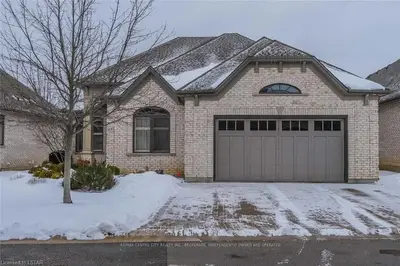 2014 VALLEYRUN Boulevard 49, London North, ON N6G 5N8
