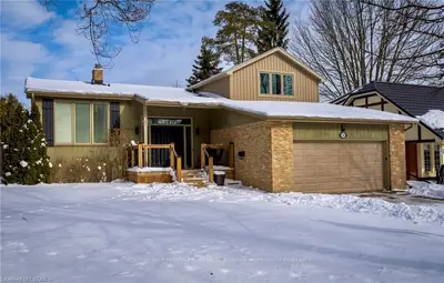 31 Conifer Crescent, London South, ON N6K 2V3