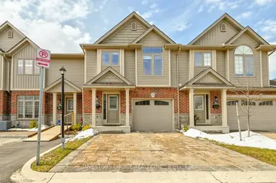 1061 EAGLETRACE Drive 127, London North, ON N6G 0T3
