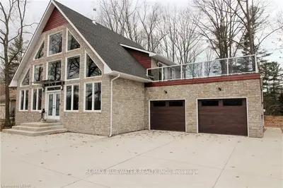 8376 GOOSEMARSH Line, Lambton Shores, ON N0M 1T0