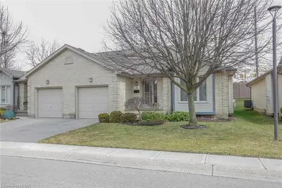 99 EDGEVALLEY Road 13, London East, ON N5Y 5N1