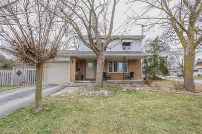 31 ALMOND Court, London South, ON N5Z 4C9