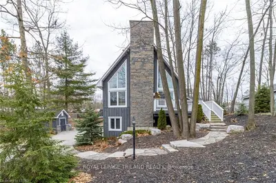 10119 JENNISON Crescent, Lambton Shores, ON N0M 1T0