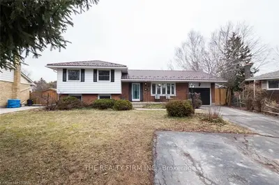18 NOTRE DAME Crescent, London South, ON N6J 2G1