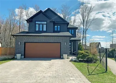 2379 YELLOWBIRCH Court, London North, ON N6G 0L2