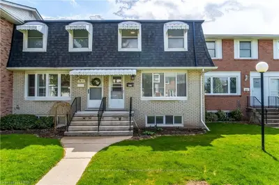 26 COACHWOOD Road 3, Brantford, ON N3R 3R4
