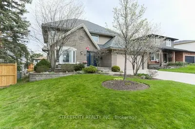 6 PINEGROVE Crescent, London South, ON N6J 3Y9
