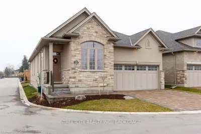 2081 WALLINGFORD Avenue 33, London North, ON N6G 0K1