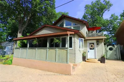 6 WOODWARD Avenue, Lambton Shores, ON N0M 1T0