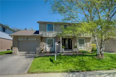 12 DUNSMOOR Road, London South, ON N6K 1T5