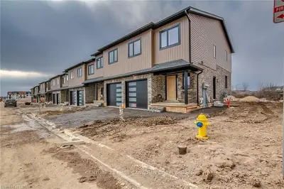 831 SARNIA Road 9, London North, ON N6H 0K3