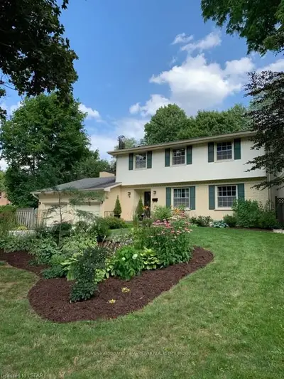 8 LONGBOW Road, London North, ON N6G 1Y4