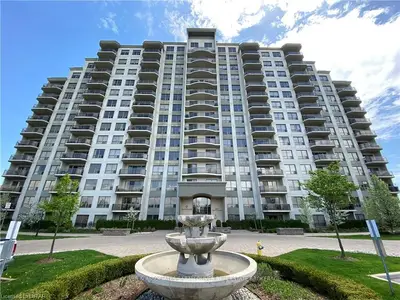 1030 CORONATION Drive 807, London North, ON N6G 0G5