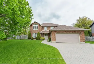 102 ORKNEY Place, London North, ON N5X 3S1