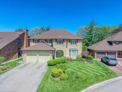 15 Sprucedale Court, London North, ON N5X 2N9