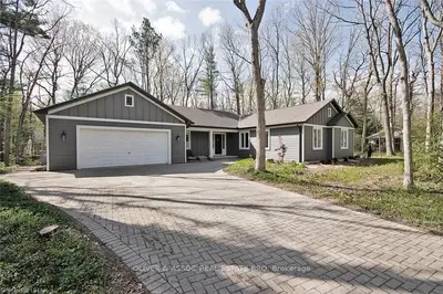 10163 SUMAC Court, Lambton Shores, ON N0M 1T0