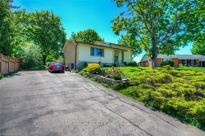 257 CAIRN Place, London South, ON N5Z 3G4