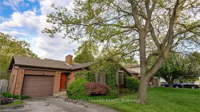 51 HAMMOND Crescent, London North, ON N5X 1A5