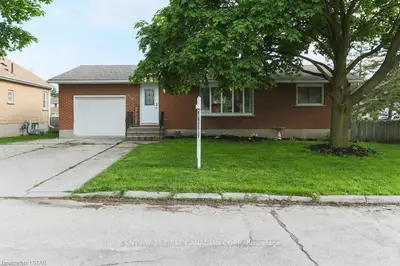 549 Edward Street, Woodstock, On N4s 4w3