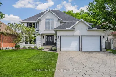 6 WINTERGARDEN Road, London East, ON N5Y 5M2