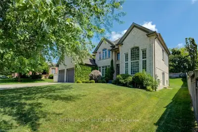 34 QUINELLA Place, London South, ON N6K 4H3