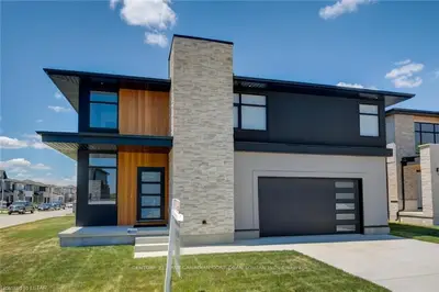 2075 IRONWOOD Road, London South, ON N6K 0H8