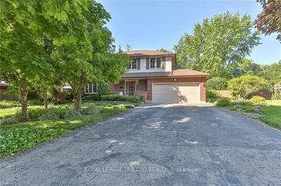 122 FOURWINDS Place, London South, ON N6K 3L4