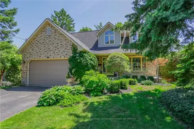 569 LEYTON Crescent, London North, ON N6G 1S9