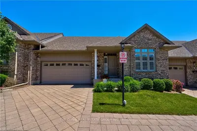800 COMMISSIONERS Road W 32, London South, ON N6K 1C2