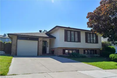 60 CLARENDON Crescent, London South, ON N6C 5B8