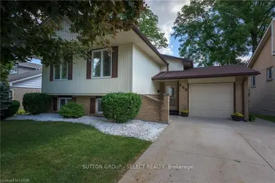 566 GRANDVIEW Avenue, London South, ON N6K 3G5