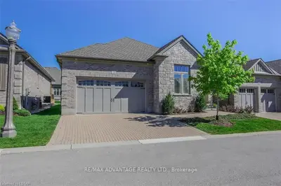 725 EAGLETRACE Drive 28, London North, ON N6G 0J7