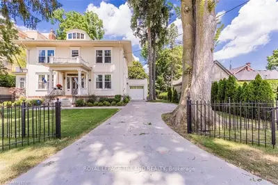 260 SYDENHAM Street, London East, ON N6A 1W5