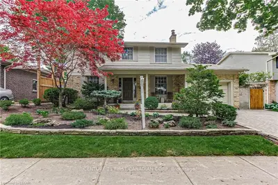 10 OAKWOOD Drive, London South, ON N6K 2V4