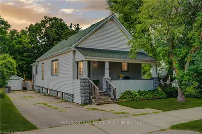 61 Brookside Street, London South, ON N5Z 3J6