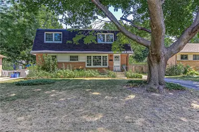 166 PINEWOOD Drive, London South, ON N6J 3L2